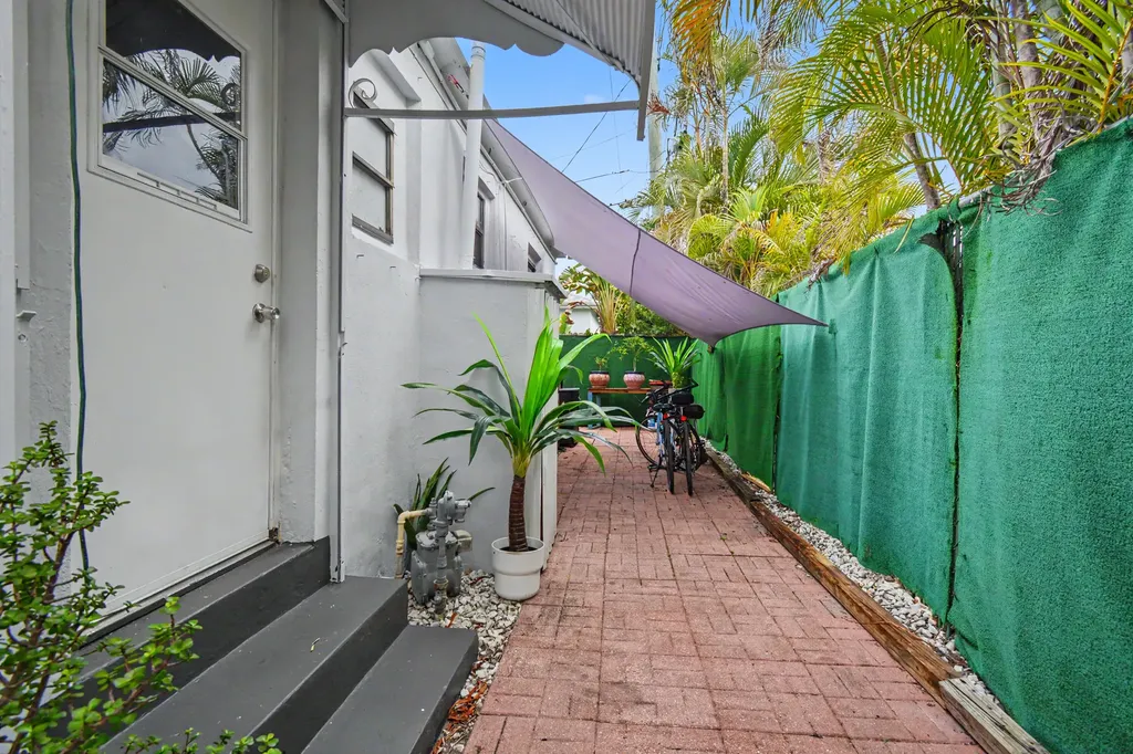 2140 Monroe Terrace Hollywood FL 33020