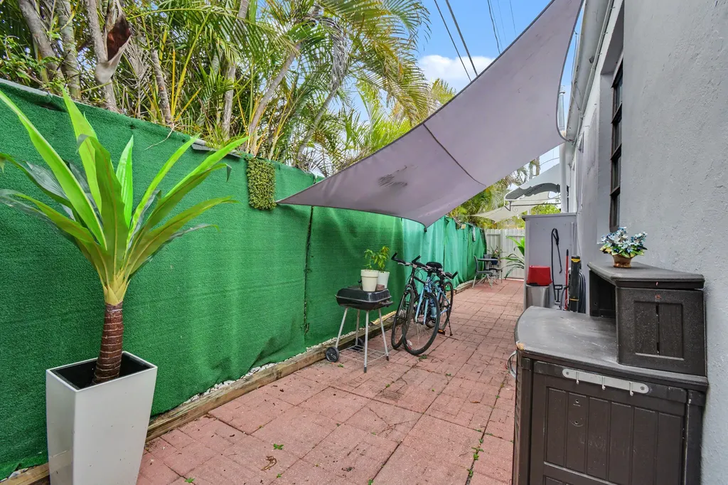2140 Monroe Terrace Hollywood FL 33020