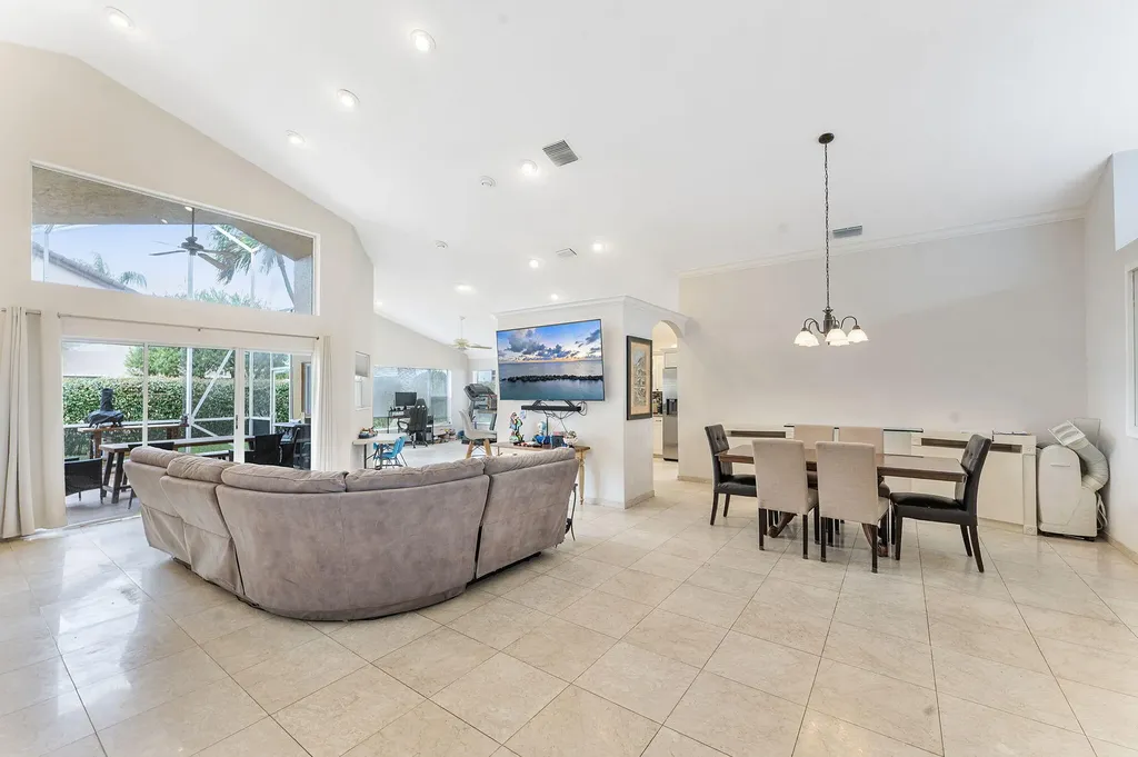 6077 Slice Court Boynton Beach FL 33437