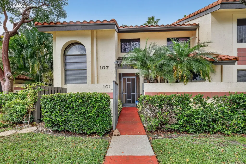 10215 N Circle Lake Drive Boynton Beach FL 33437