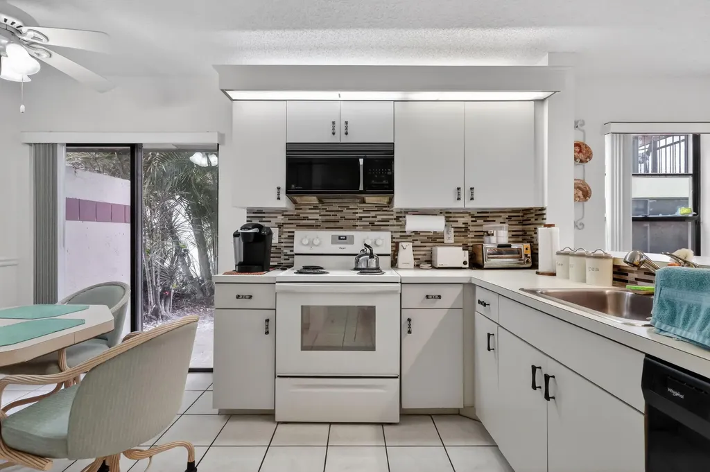 10215 N Circle Lake Drive Boynton Beach FL 33437