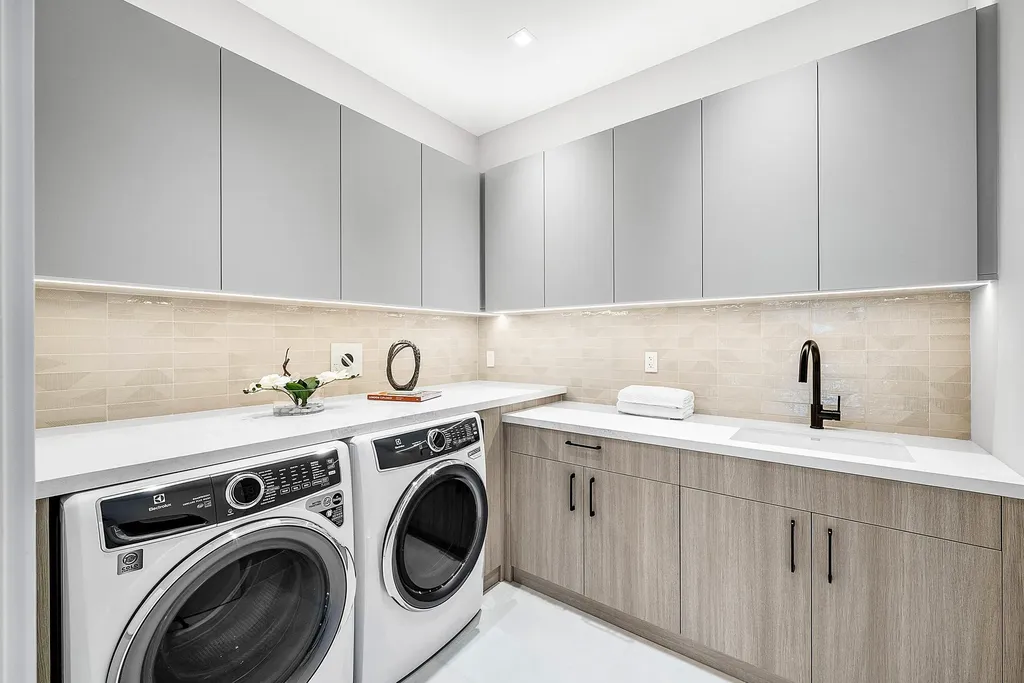 810 Andrews Avenue Delray Beach FL 33483