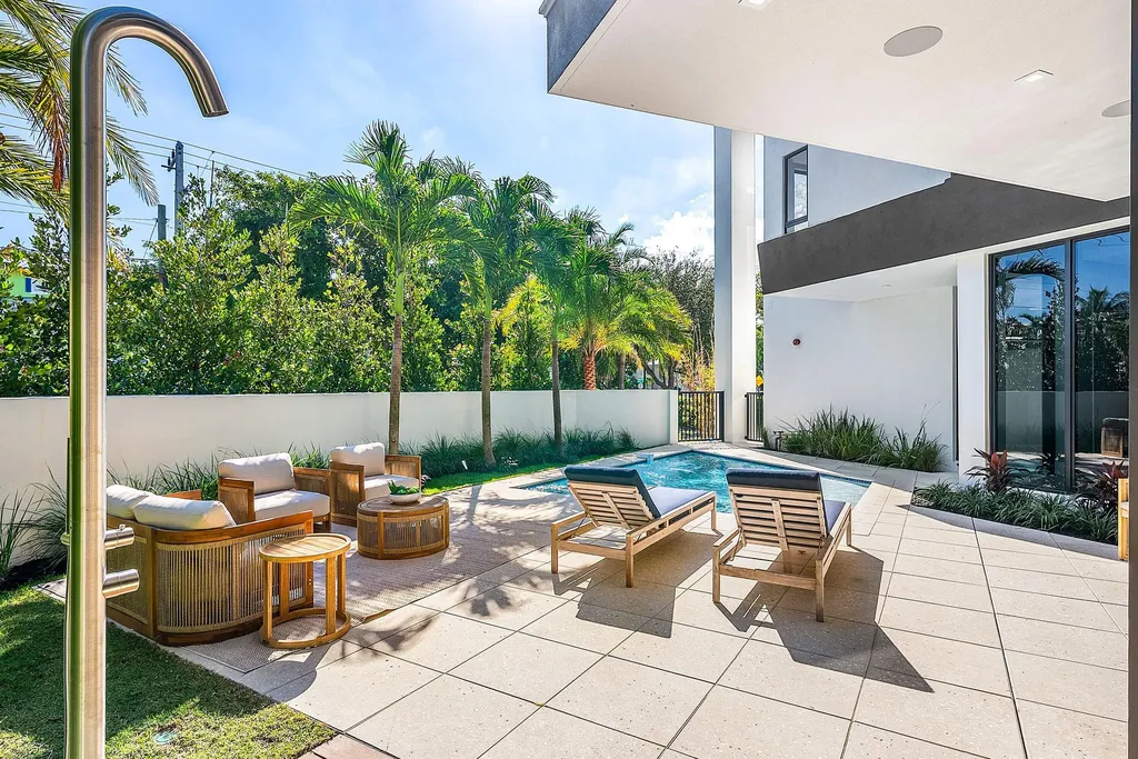 810 Andrews Avenue Delray Beach FL 33483