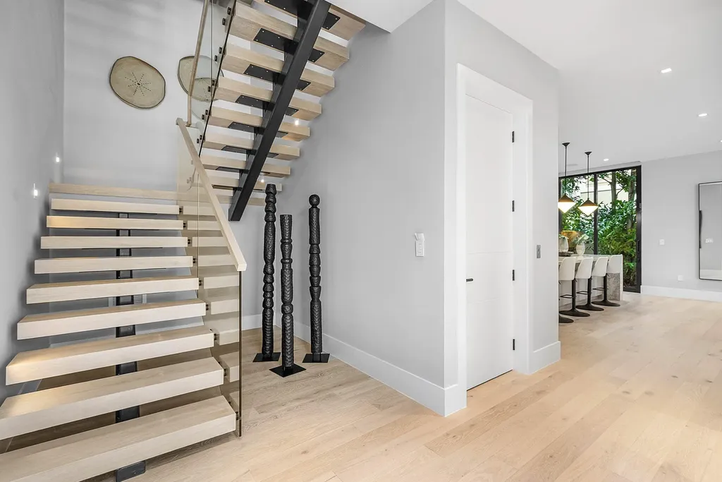 810 Andrews Avenue Delray Beach FL 33483