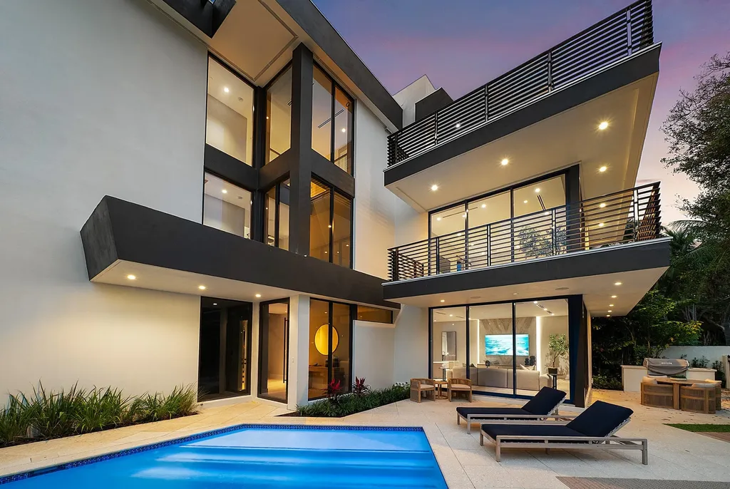 810 Andrews Avenue Delray Beach FL 33483