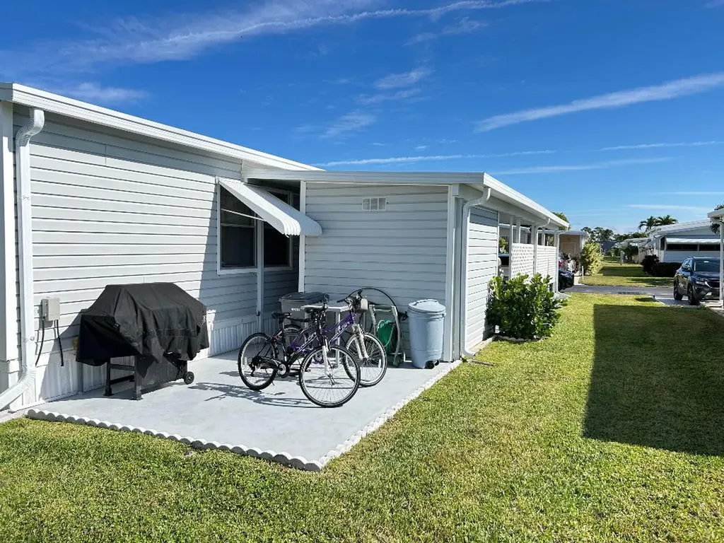 39012 Gayle Bay Boynton Beach FL 33436