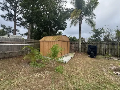 882 SE Walters Terrace Port St Lucie FL 34983
