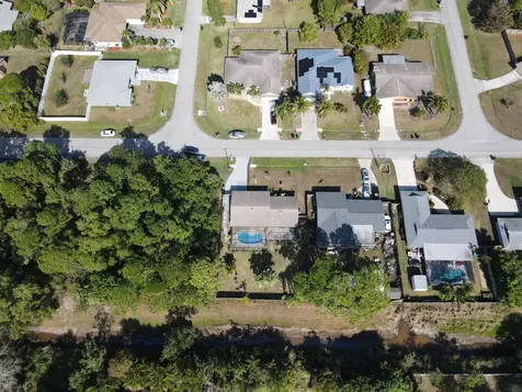 882 SE Walters Terrace Port St Lucie FL 34983