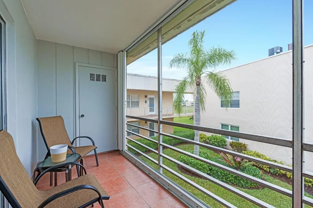 325 Capri G Delray Beach FL 33484
