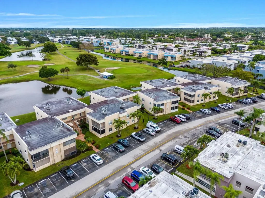 325 Capri G Delray Beach FL 33484