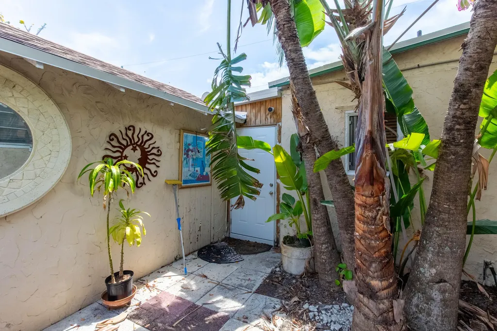 1016 N E Street Lake Worth Beach FL 33460