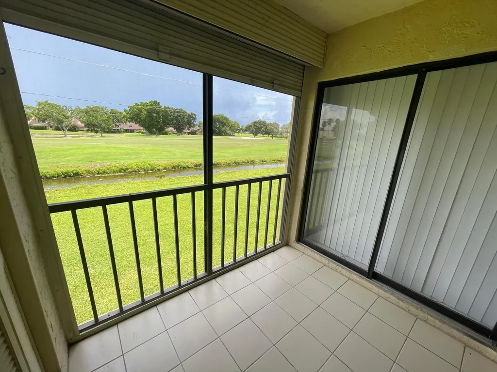 4698 Lucerne Lakes Boulevard E Lake Worth FL 33467