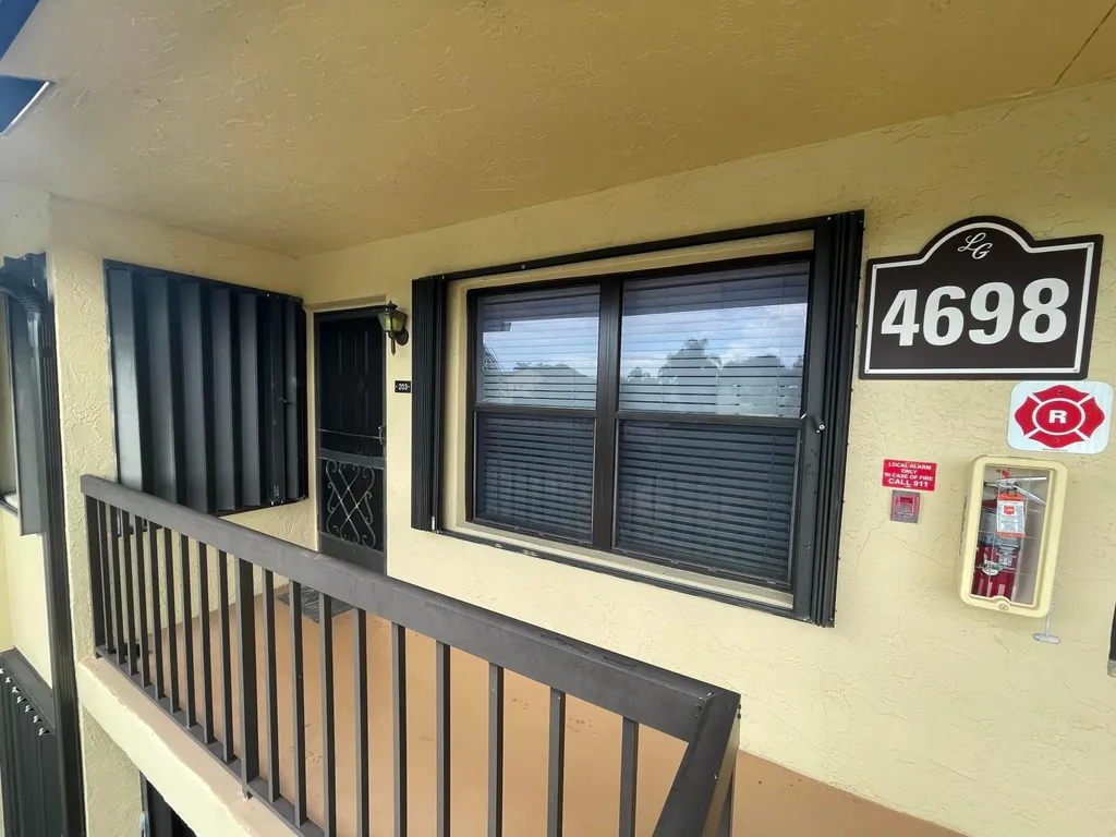 4698 Lucerne Lakes Boulevard E Lake Worth FL 33467