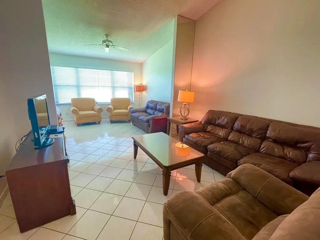 4698 Lucerne Lakes Boulevard E Lake Worth FL 33467