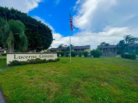 4698 Lucerne Lakes Boulevard E Lake Worth FL 33467