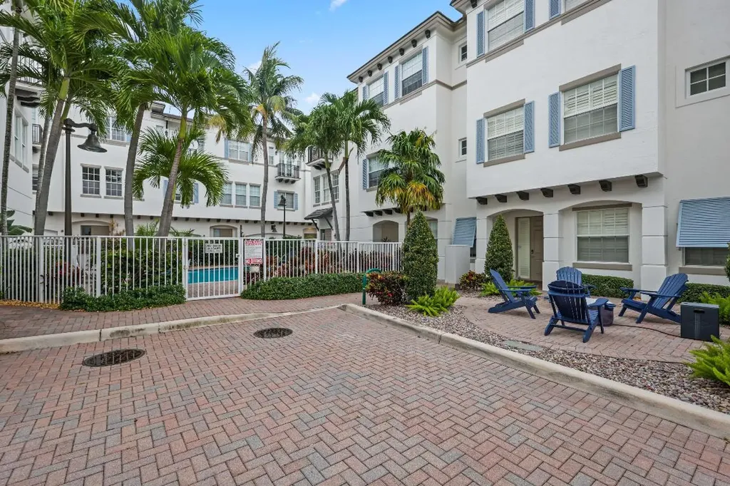 285 SE 6th Avenue Delray Beach FL 33483