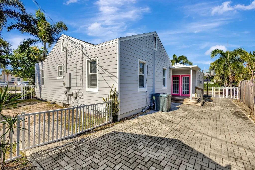 736 Rockland Drive West Palm Beach FL 33405