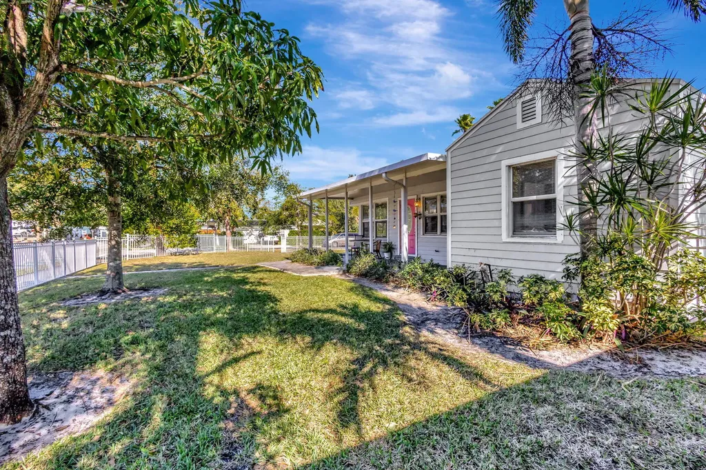 736 Rockland Drive West Palm Beach FL 33405