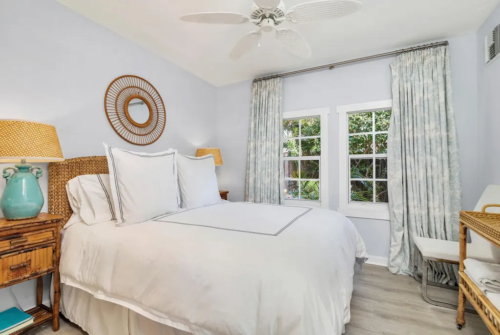 3213 Vincent Road West Palm Beach FL 33405