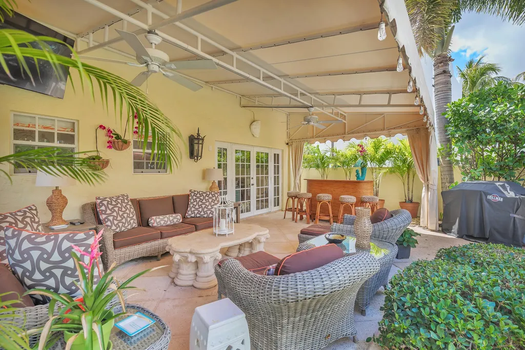 3213 Vincent Road West Palm Beach FL 33405