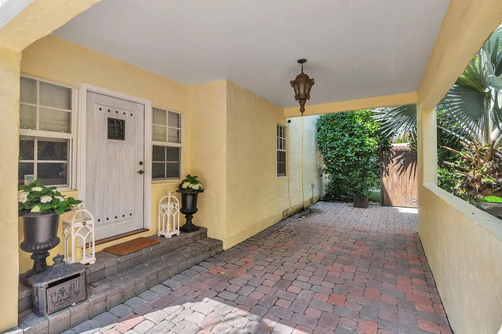 3213 Vincent Road West Palm Beach FL 33405