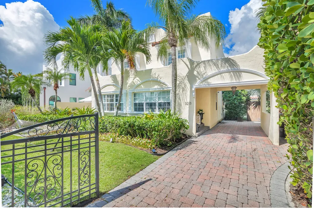 3213 Vincent Road West Palm Beach FL 33405