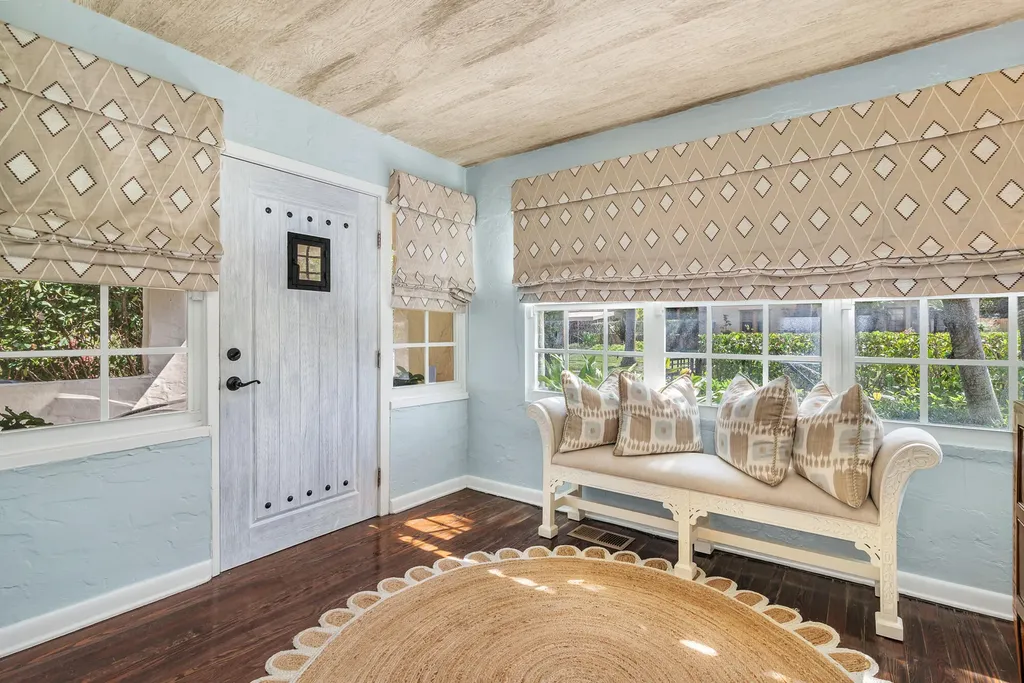 3213 Vincent Road West Palm Beach FL 33405