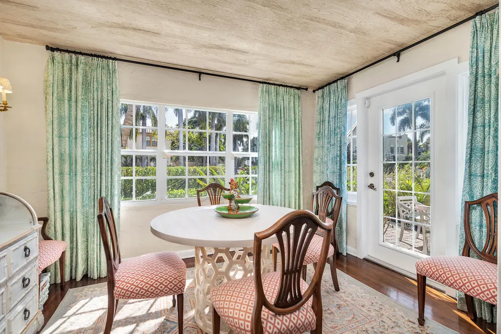 3213 Vincent Road West Palm Beach FL 33405