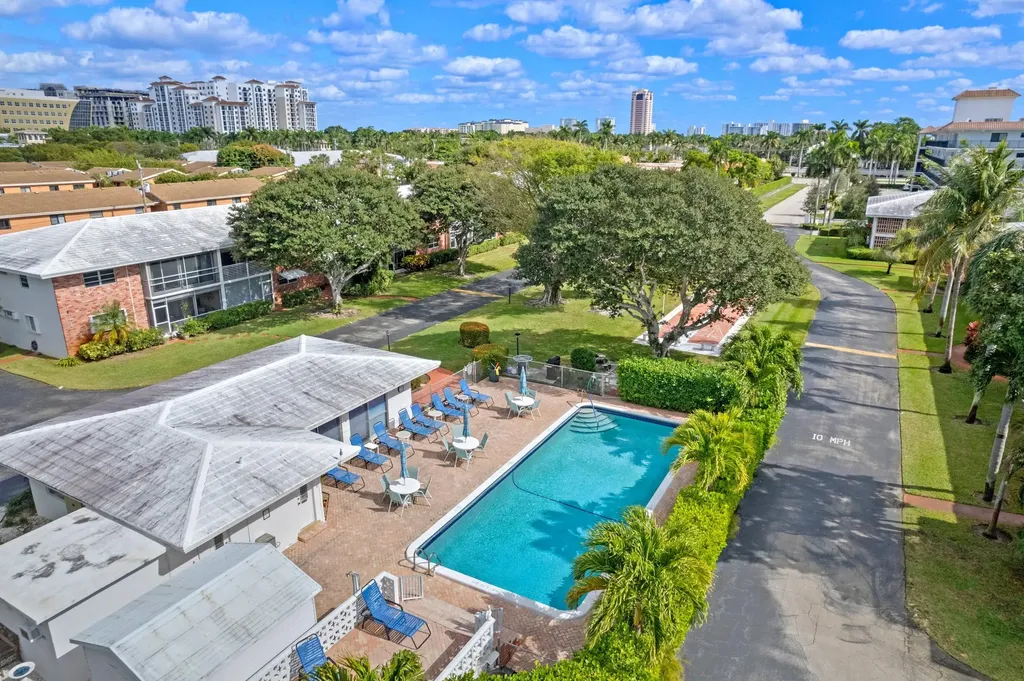 10 SE 13th Street Boca Raton FL 33432