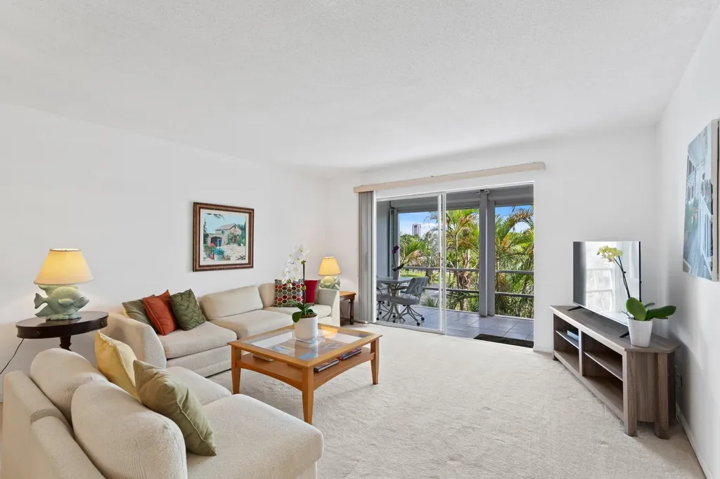 10 SE 13th Street Boca Raton FL 33432