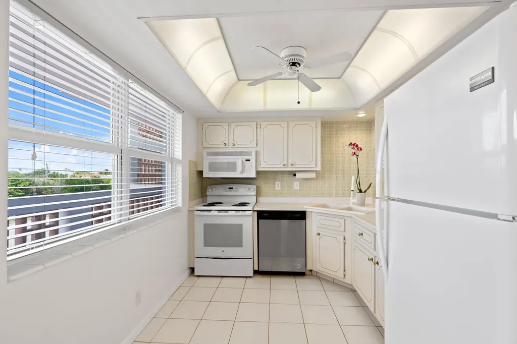 10 SE 13th Street Boca Raton FL 33432