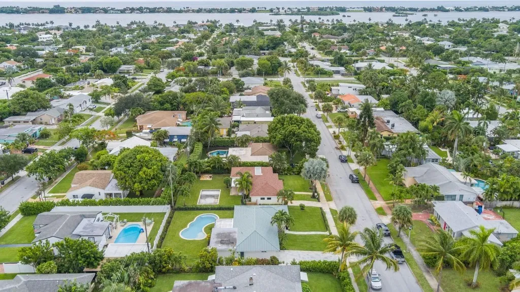 369 Franklin Road West Palm Beach FL 33405