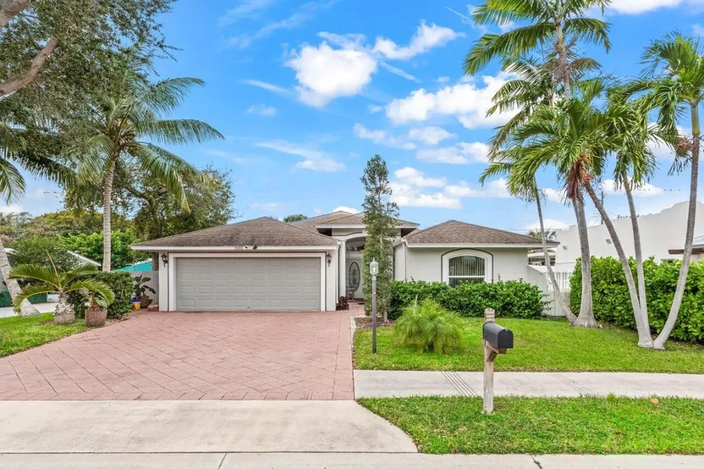 1501 N Palmway Lake Worth Beach FL 33460