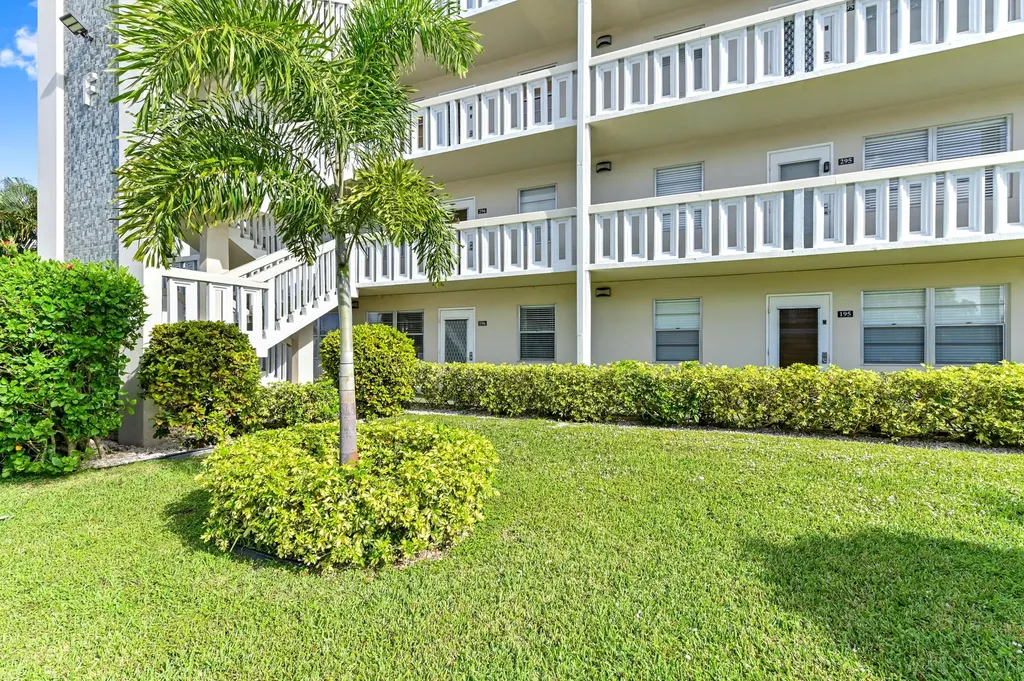 196 Grantham F Deerfield Beach FL 33442