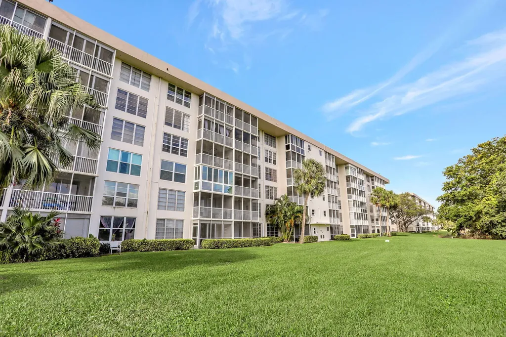 2851 S Palm Aire Drive Pompano Beach FL 33069