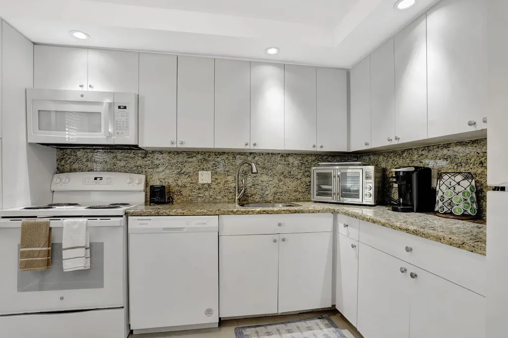 2851 S Palm Aire Drive Pompano Beach FL 33069