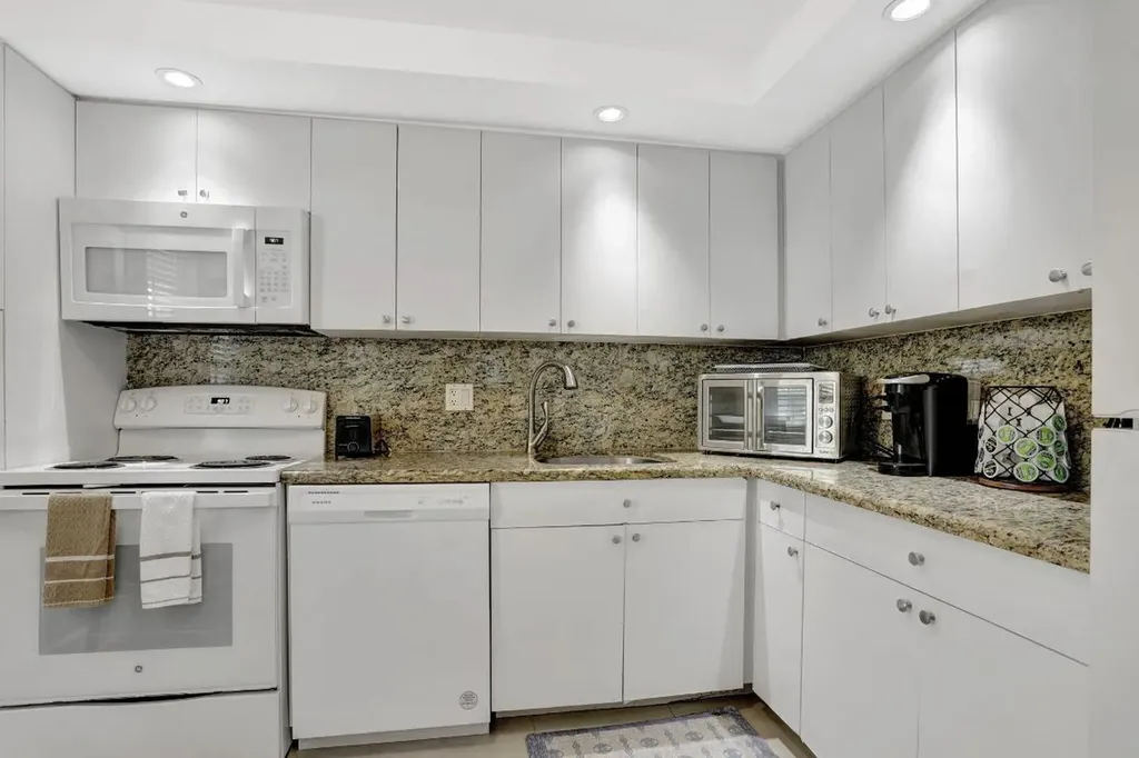 2851 S Palm Aire Drive Pompano Beach FL 33069