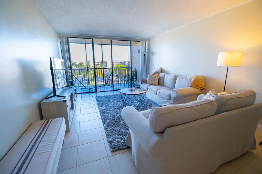 4 Royal Palm Way Boca Raton FL 33432