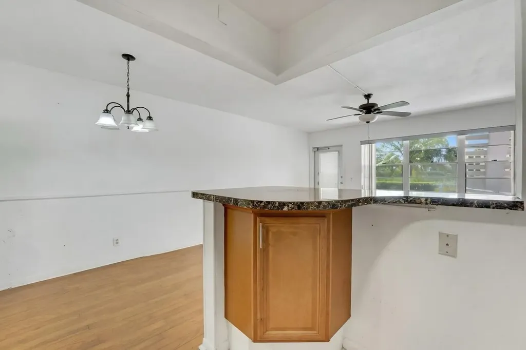 120 Windsor F West Palm Beach FL 33417