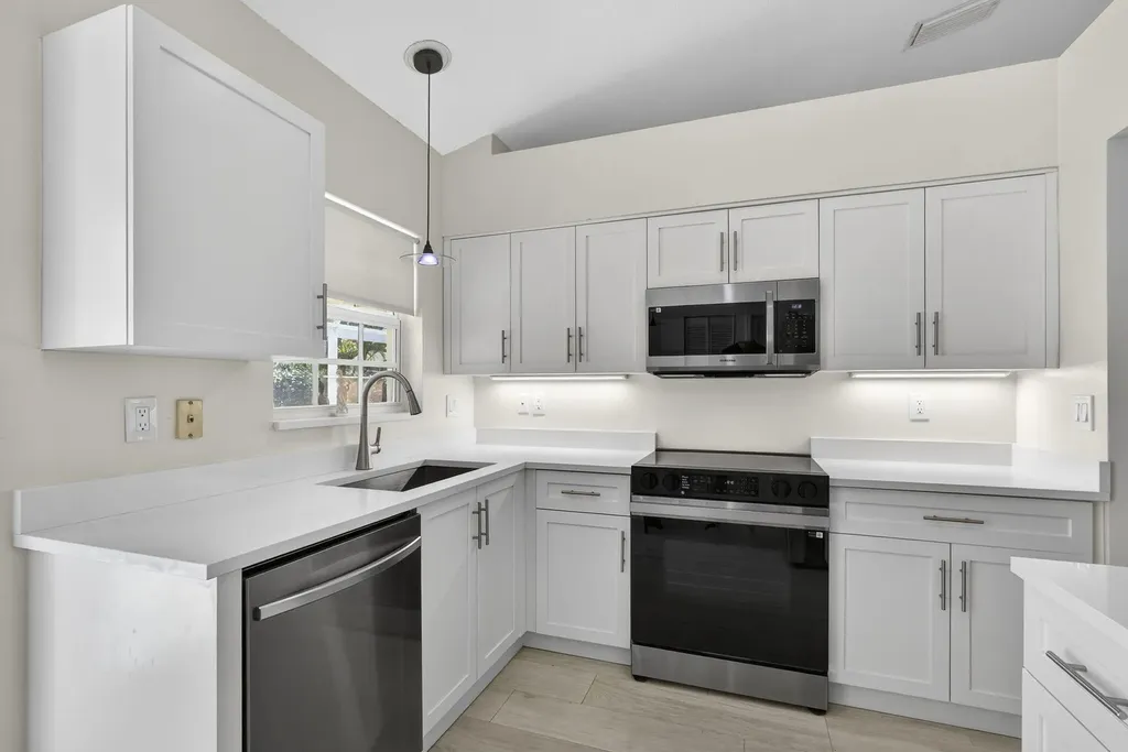 152 Eagleton Court Palm Beach Gardens FL 33418