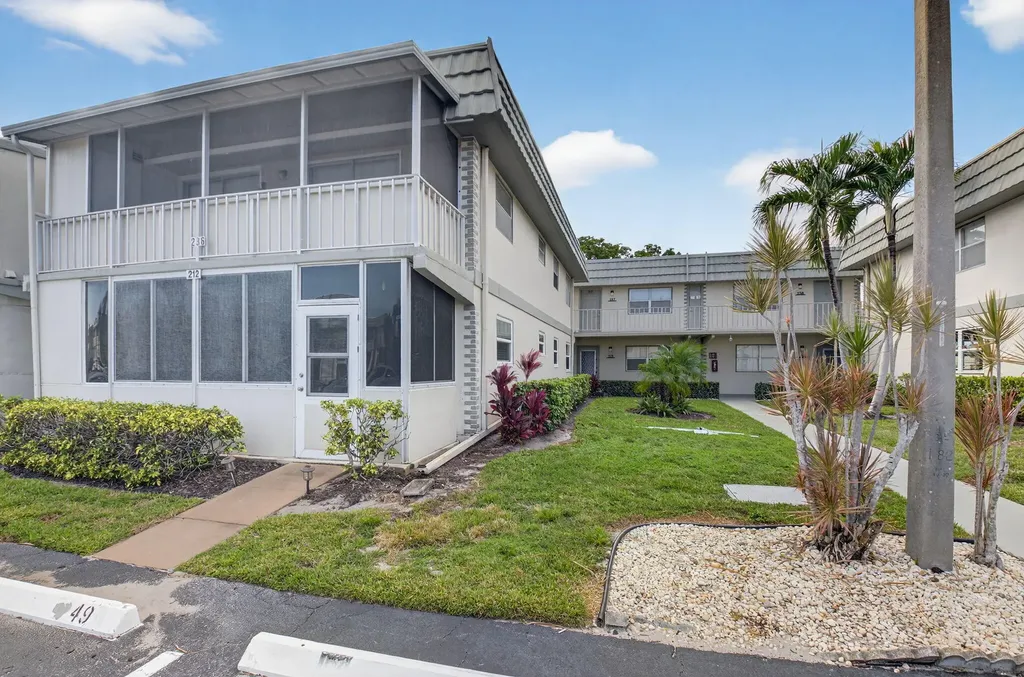 212 Monaco Way E Delray Beach FL 33446