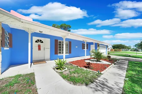 213 SE Eyerly Avenue Port St Lucie FL 34983