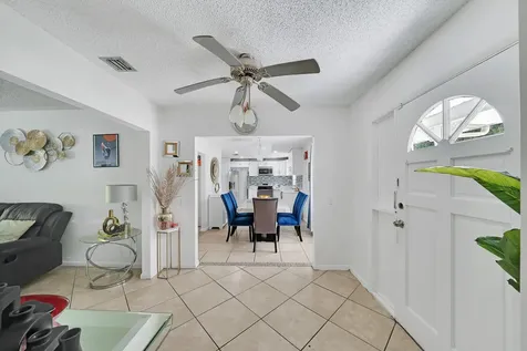 213 SE Eyerly Avenue Port St Lucie FL 34983