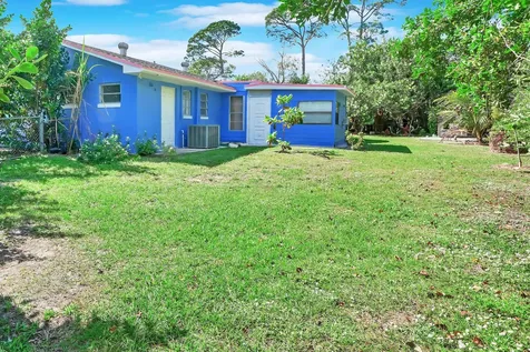 213 SE Eyerly Avenue Port St Lucie FL 34983
