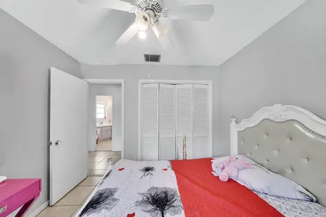 213 SE Eyerly Avenue Port St Lucie FL 34983