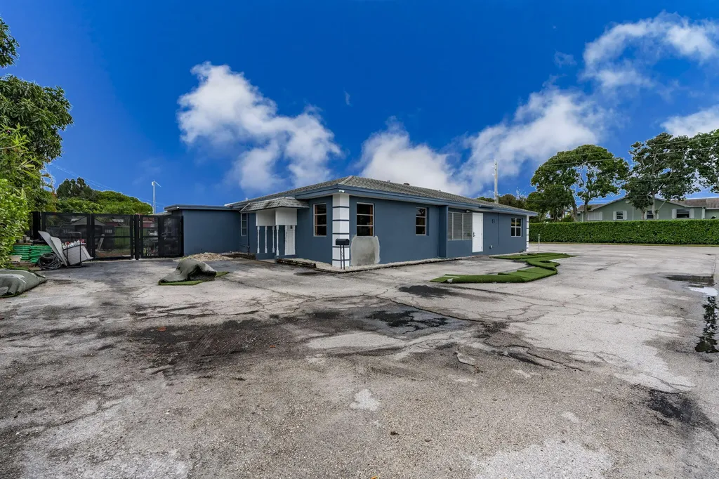 945 Miner Road Lake Worth FL 33462