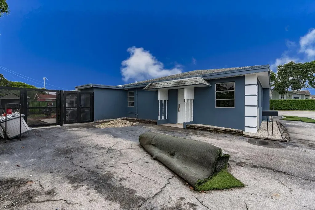 945 Miner Road Lake Worth FL 33462