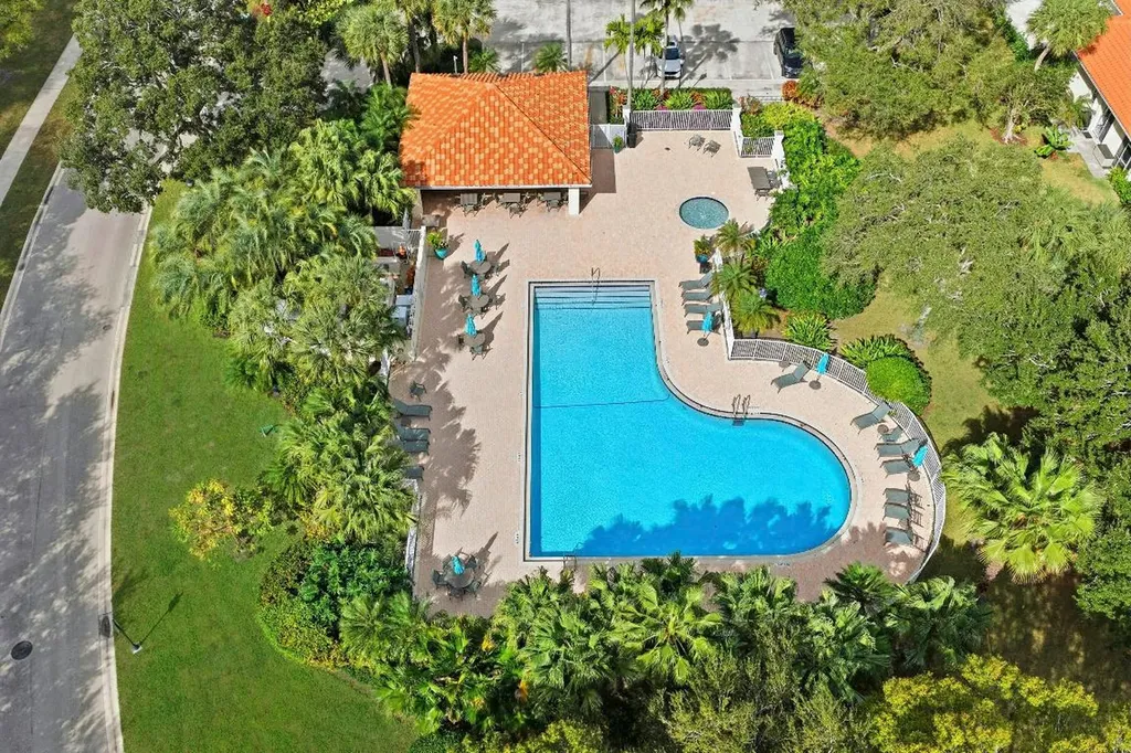325 Kelsey Park Circle Palm Beach Gardens FL 33410