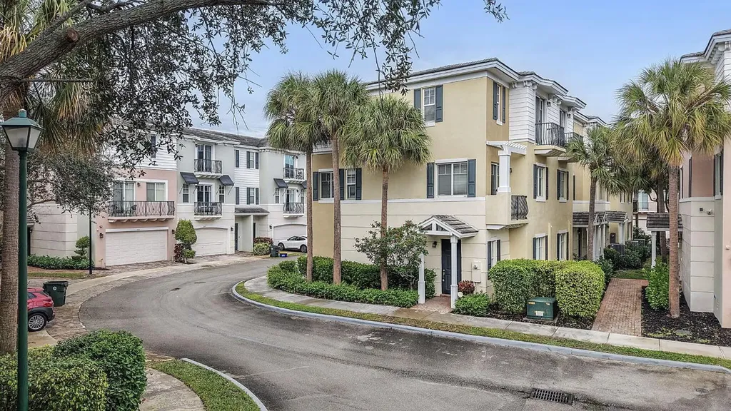 560 NW 39th Circle Boca Raton FL 33431