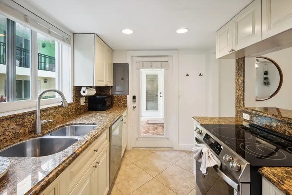49 SE 7th Avenue Delray Beach FL 33445